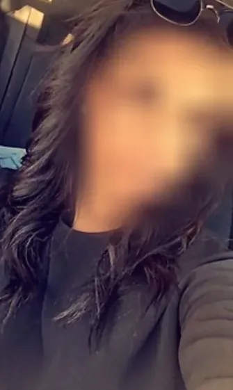 Amira, 20