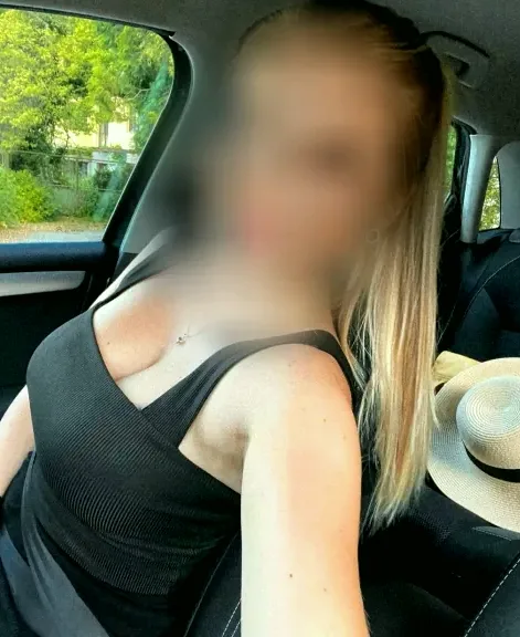 Carla, 33