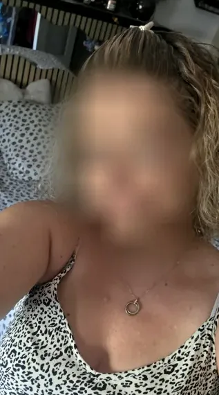 Carla, 35