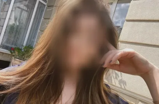 Emily, 19