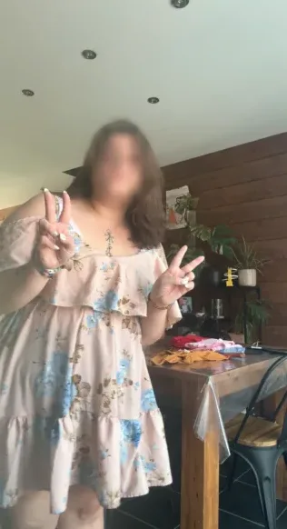 Katrin, 23