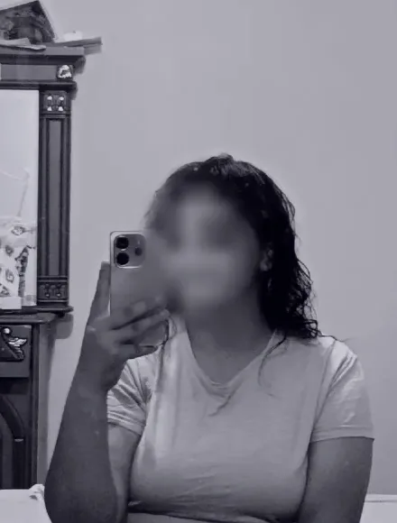 Lara, 22