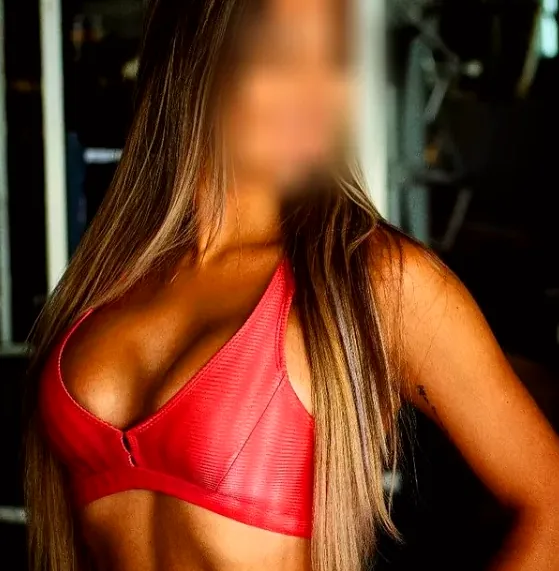 Larissa, 30