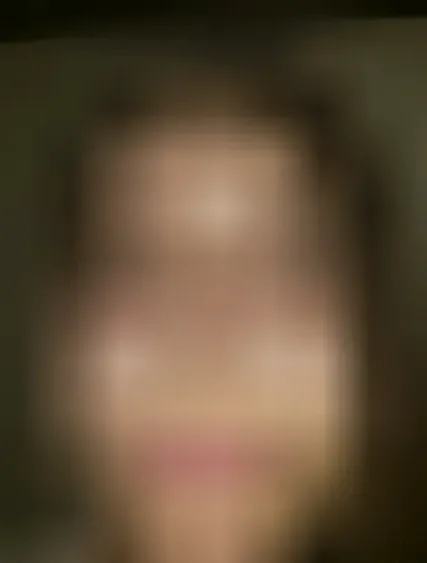 Larissa, 20