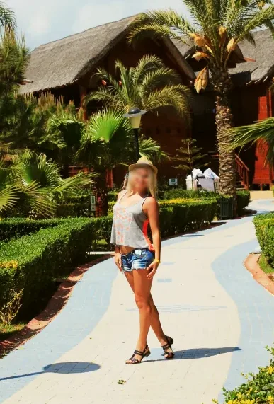 Lena, 32