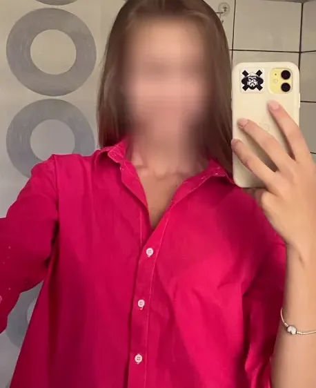 Melina, 27