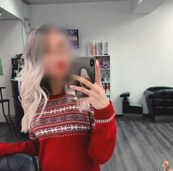 Nadja, 35