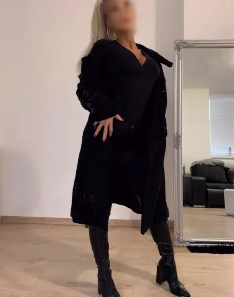 Vanessa, 24